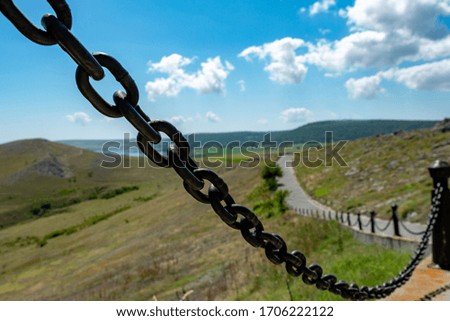 the iron chain and the view with the green plain