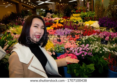 Kuromon Market, one of the numerous charms of the market is the way in which many of its shops not only sell larger food quantities for later consumption. Have a portrait shoot in front of a flower.