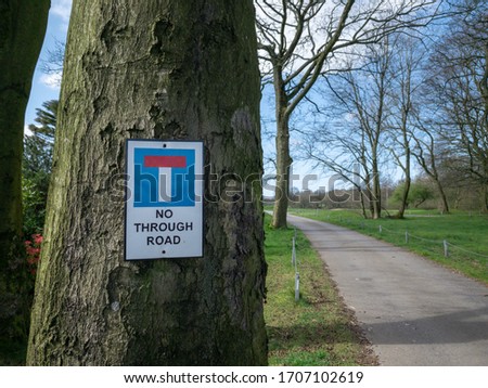 A British road sign, signalling that a "dead end" is ahead and that the road does not continue.