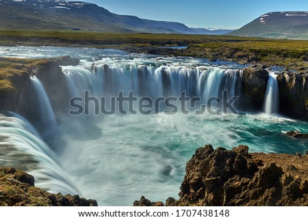 Iceland waterfall images: Godafoss pictures