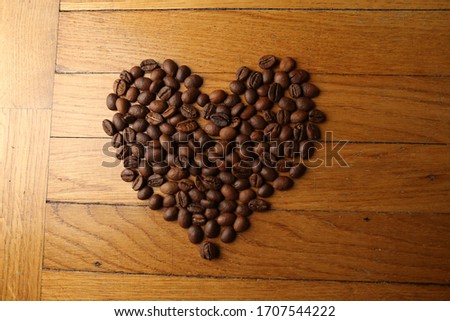 Coffee beans on a wooden background. Fresh Coffee Beans. 
Top View. 