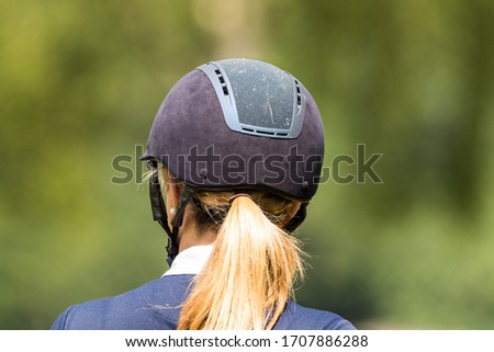 Riding cap of a rider from behind