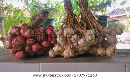 The French grey challot and garlic