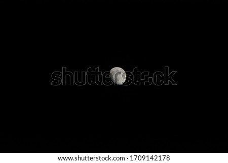moon in the middle of dark sky