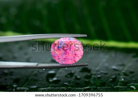 
Pink opal
In the gemstone clamp