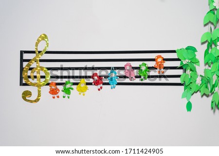 Music notes in the form of baby darts