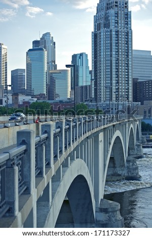 Minneapolis Third Avenue Bridge and Skyline. Minneapolis, Minnesota, United States.