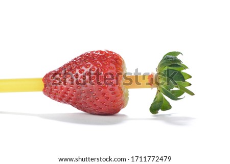 Life hack; Remove stems from strawberries quickly with a thick straw. 