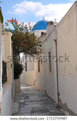 Narrow street in Oia village, Santorini