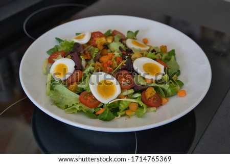 Mixed organic salad plate with tomatoes, eggs, ham and croutons, product image