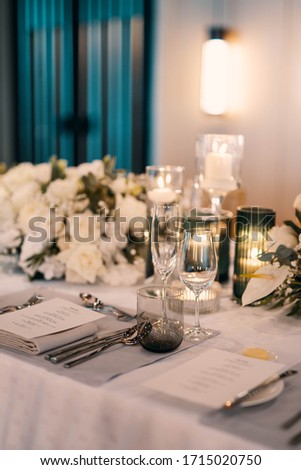 Elegant setting of a lunch or dinner wedding event