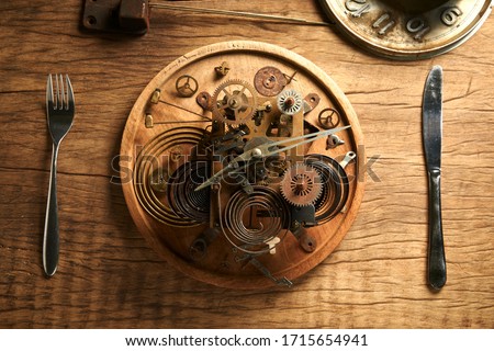 Part of the clock on the plate - the idea of ​​interpreting the time spent in chaos.