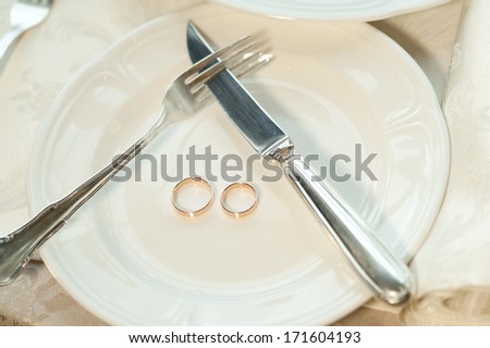 wedding rings on plate at restaurant