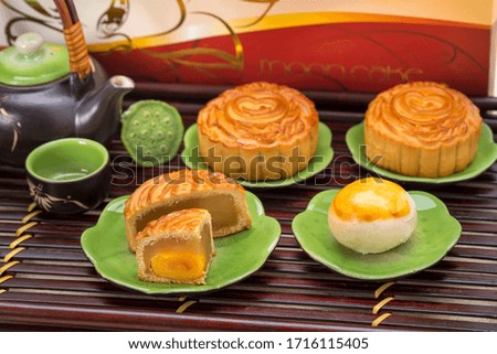The image of moon cakes on a wooden tray. This is a special cake for the Mid-Autumn Festival in Asia