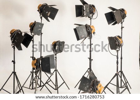 Lighting equipment for continuous shooting in a white background studio