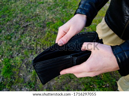 photo of a bankrupt's open wallet