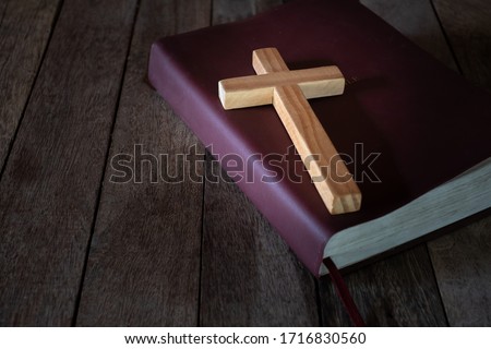 The crucifix lay on the bible. It is a blessing from God with the power and power of holiness, which brings luck and shows forgiveness with the power of religion, faith, worship, Christian thought.