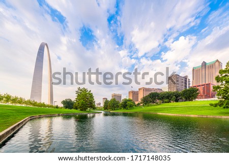 St. Louis, Missouri, USA park view in the morning. Royalty-Free Stock Photo #1717148035