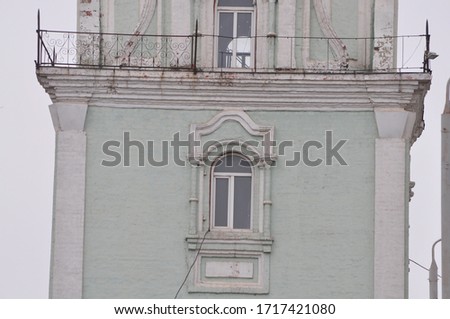 General view of the facade of an old building in a metropolis