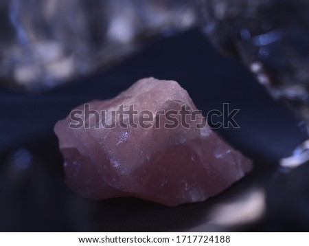 picture of a light pink/grey salt stone 