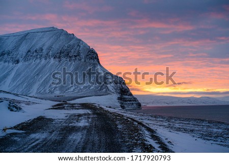 The end of the road leads to the most spectacular seen you can imagine. This is the bear valley in Svalbard. 