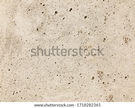 Light gray exposed concrete wall with air cap
