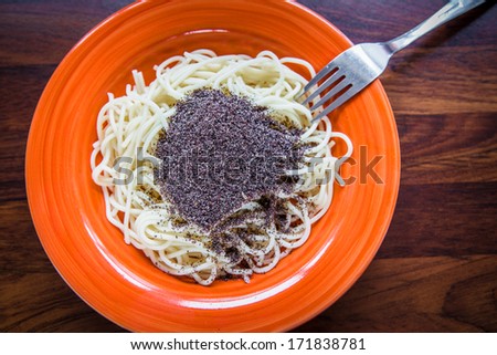 spaghetti with poppy seeds