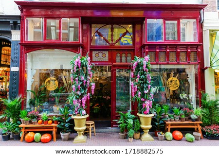 picture of a flower shop in a historic building in Amsterdam, Netherlands