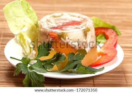 Chicken and vegetables aspic .