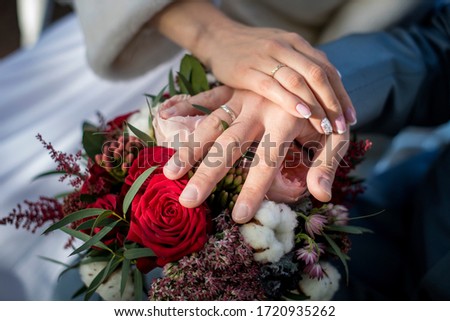 wedding photo with a bouquet