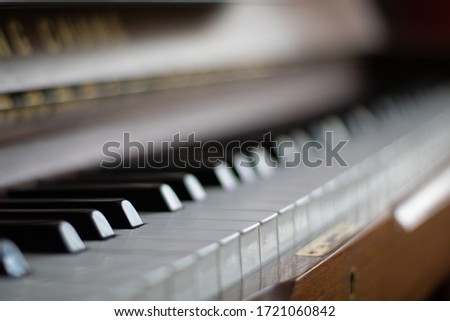 piano with a small focal