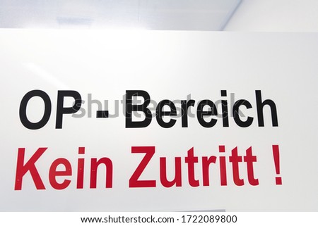 Sign operating area, no access, translated "OP-Bereich, Kein Zutritt"
