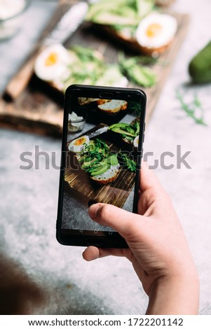 Photo of food on smartphone