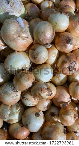 A picture of a group of onions in a market in Bangkok, Thailand 