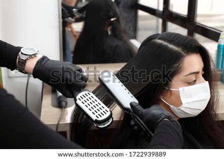 client in a medical mask in a beauty salon