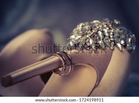 Women's shoe heel with wedding bands