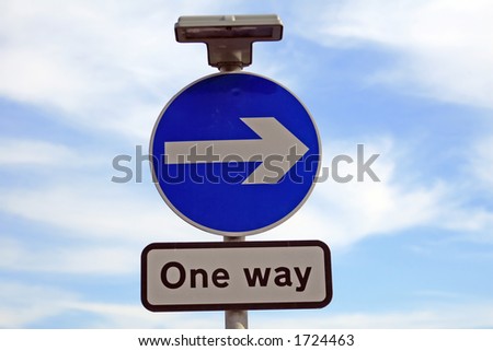Blue sign with arrow pointing right, directing traffic one way