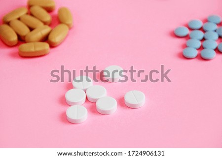 medicinal medicines tablets on pink background