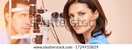 Eye doctor diagnostic. Patient at medical clinic. Cataract ophthalmology exam. Astigmatism examination. Prevention eyecare consultation. Patient control glaucoma. Horizontal banner
