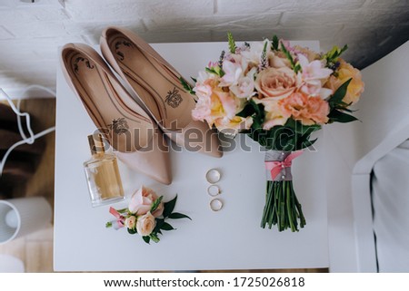
Wedding invitations. Wedding details of the bride. The bride's bouquet. Shoes of the bride