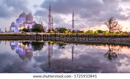 Sheikh Zayed Grand Mosque in Abu Dhabi, One of the beautiful and famous mosque in Middle East, UAE 