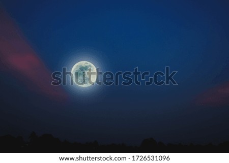 On the night of the full moon in the beautiful sky