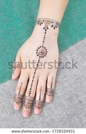 Simple Back Hand Mehndi Design on girl hand