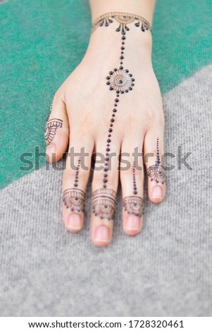 Simple Back Hand Mehndi Design on girl hand