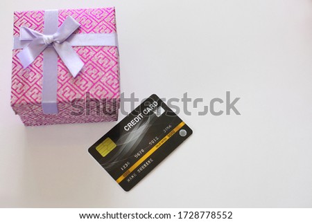 Picture of a gift box bought with a credit card