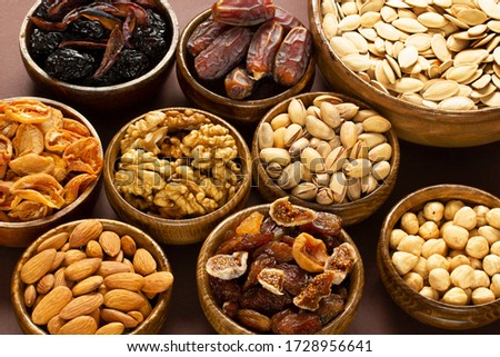 mixed nuts and date fruits
