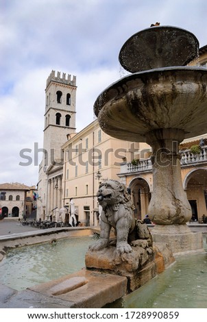 

Assisi, town square, in the background the people's tower