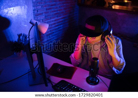 Young man content creator streaming virtual meeting  Royalty-Free Stock Photo #1729820401