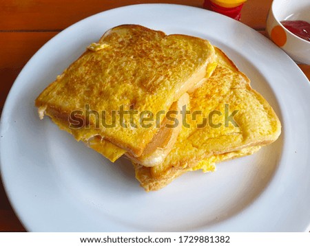 Picture of bread with eggs and breakfast