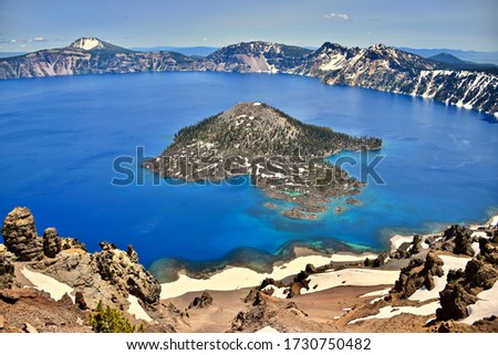 The amazing view of Crater lake in Oregon